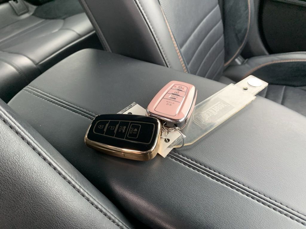 Used 2019 Toyota Avalon XSE image 33