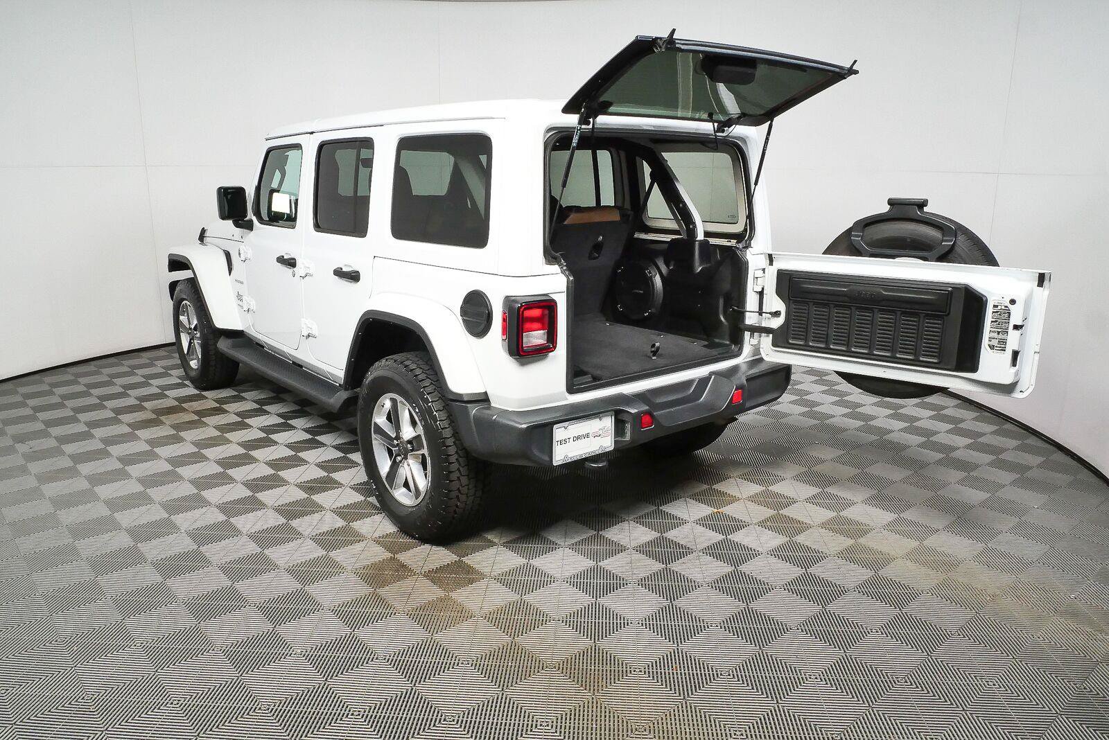 Used 2021 Jeep Wrangler Unlimited Sahara AWD/4WD image 27