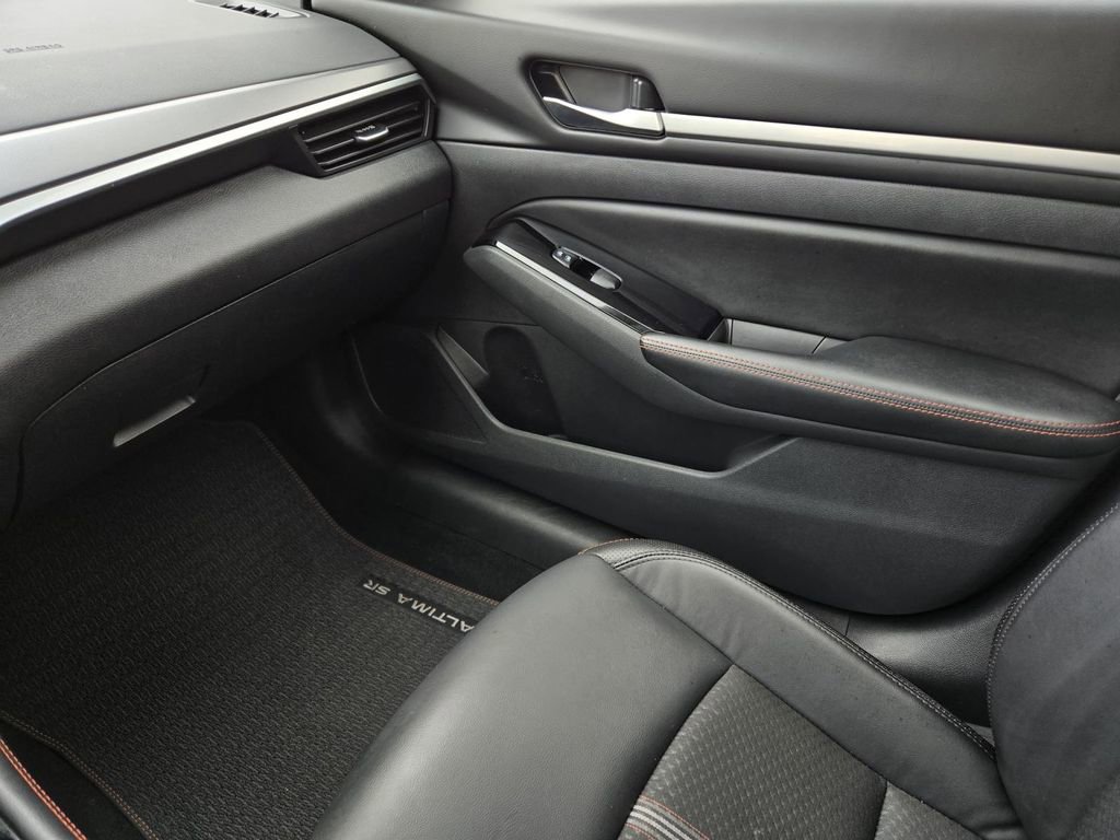 Used 2025 Nissan Altima 2.5 SR image 23