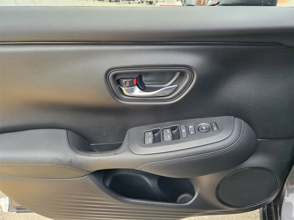 Certified 2025 Honda HR-V LX image 17