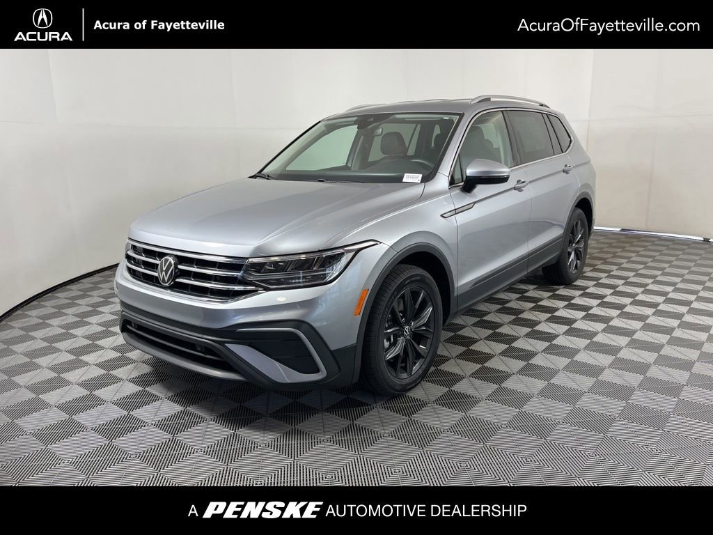 Used 2024 Volkswagen Tiguan SE image 1