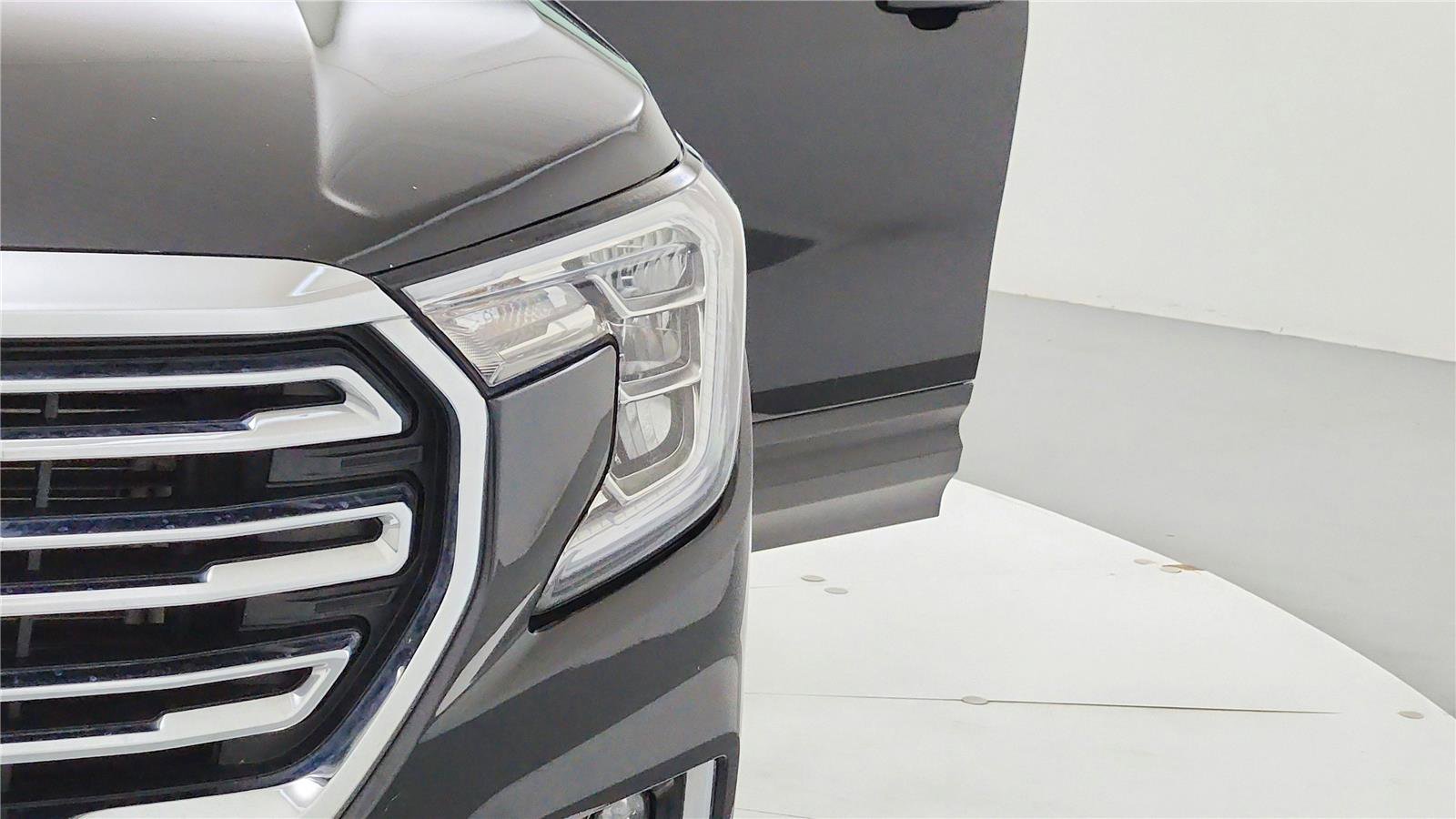 Used 2024 GMC Terrain SLT AWD/4WD image 36