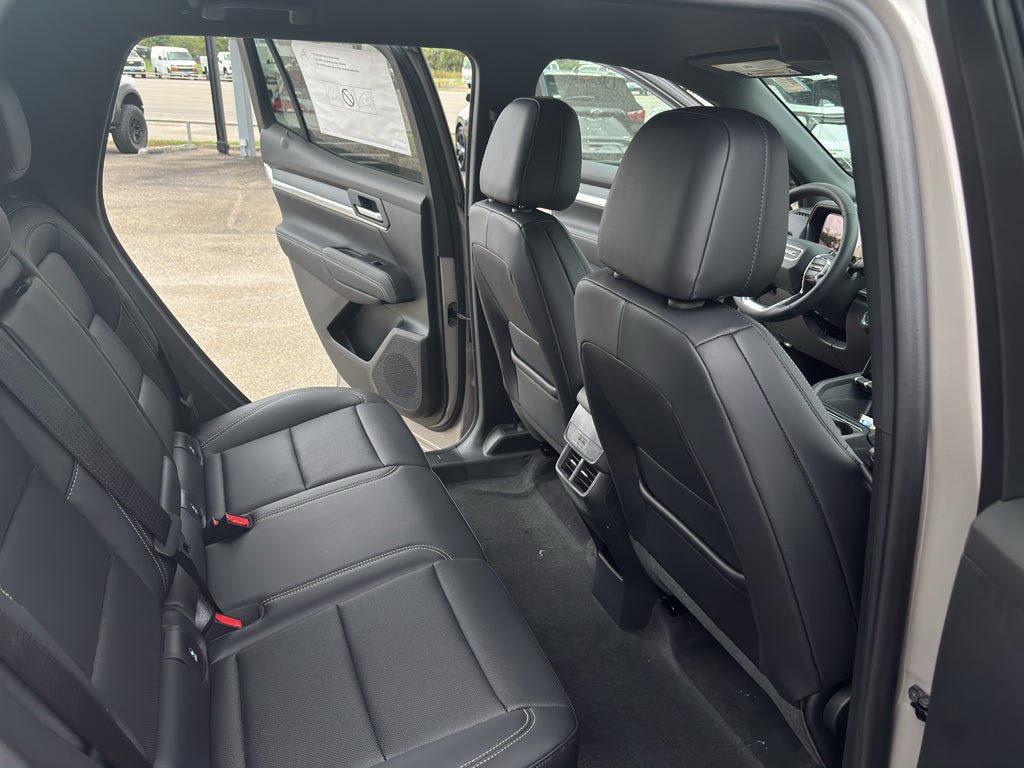 Used 2027 GMC Terrain Elevation w/ Elevation Premium Package FWD image 19