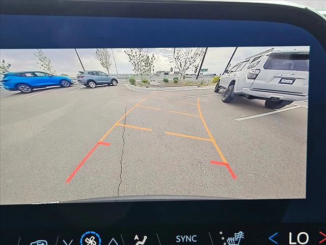 Used 2025 Chevrolet Traverse LT image 12