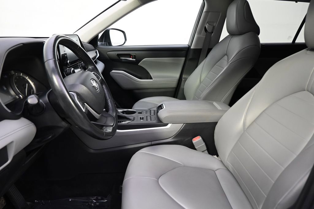 Used 2022 Toyota Highlander XLE image 13