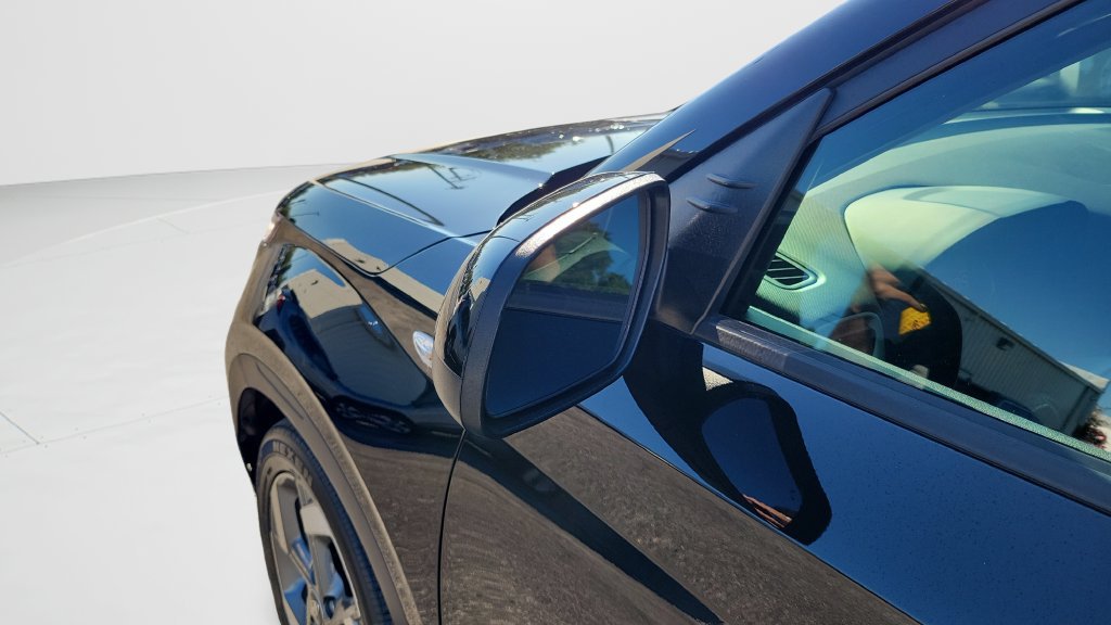 Used 2025 Hyundai Venue SEL FWD image 23