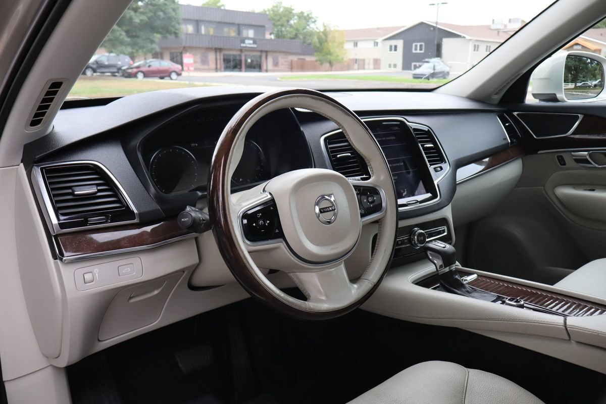 Used 2016 Volvo XC90 T6 Momentum w/ Momentum Plus Package AWD/4WD image 15
