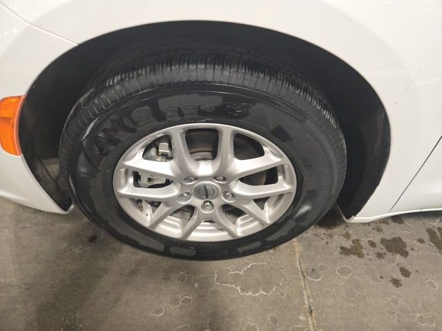 Used 2024 Chrysler Pacifica Touring-L image 10