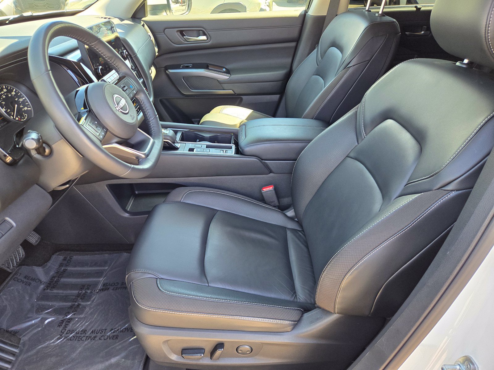 Used 2023 Nissan Pathfinder SL w/ Lighting Package (N92) FWD image 15