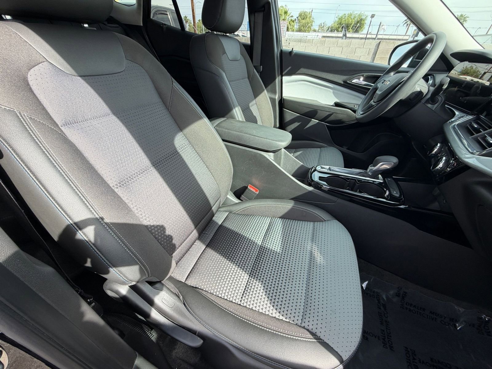 Used 2025 Chevrolet Trax LT FWD image 35
