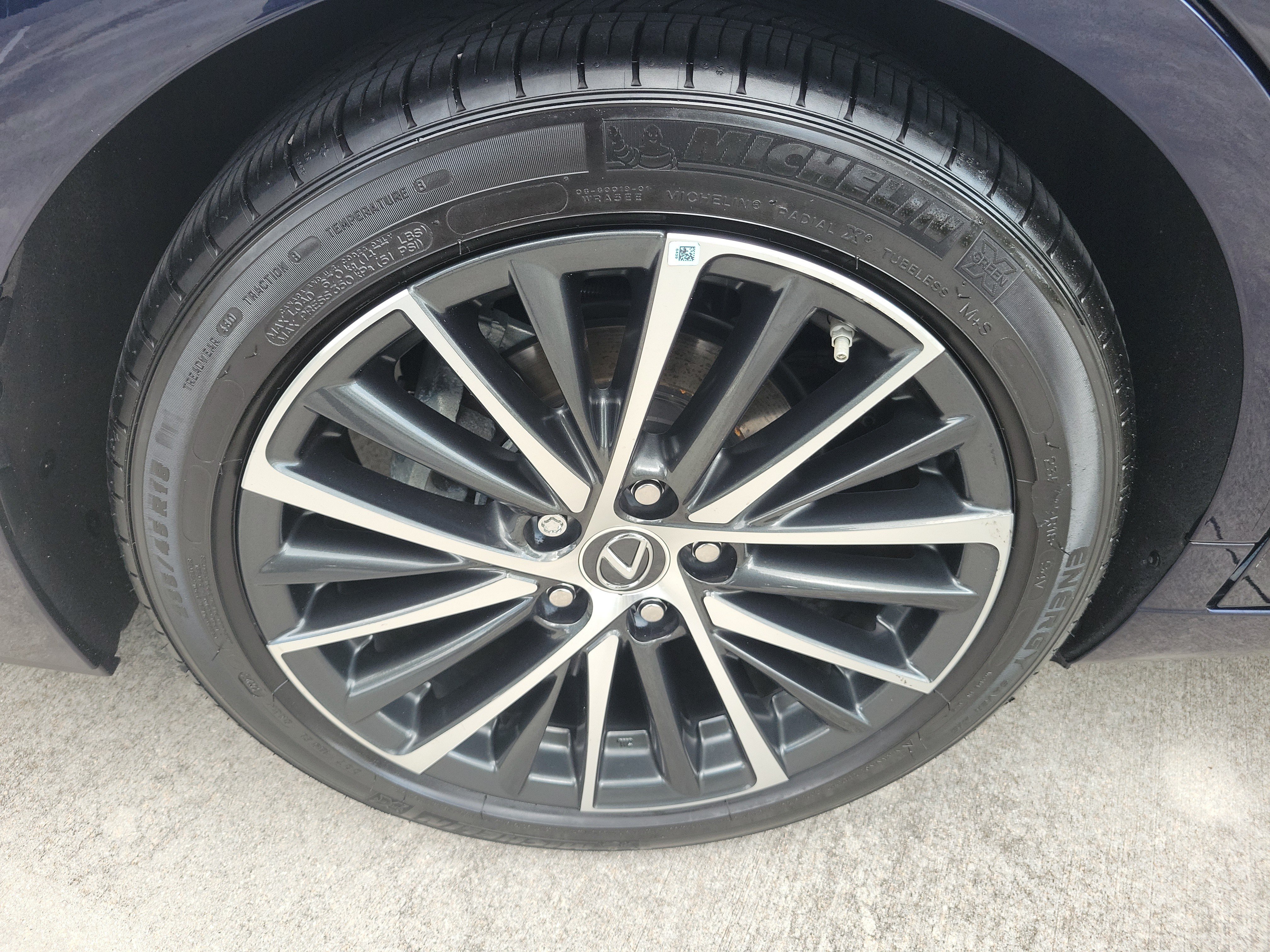 Used 2024 Lexus ES 350 w/ Premium Package FWD image 9
