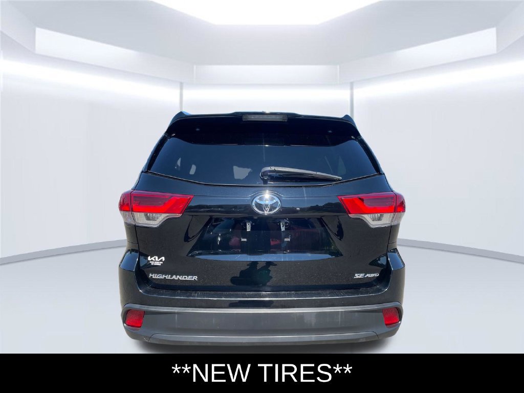 Used 2018 Toyota Highlander SE AWD/4WD image 5