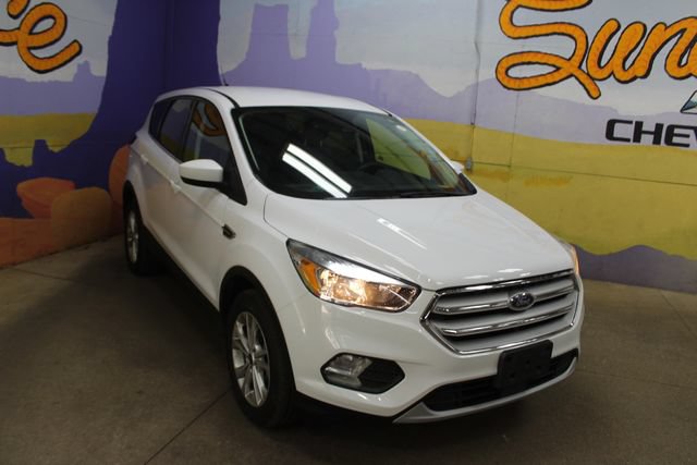 Used 2019 Ford Escape SE w/ Ford Safe & Smart Package AWD/4WD image 2
