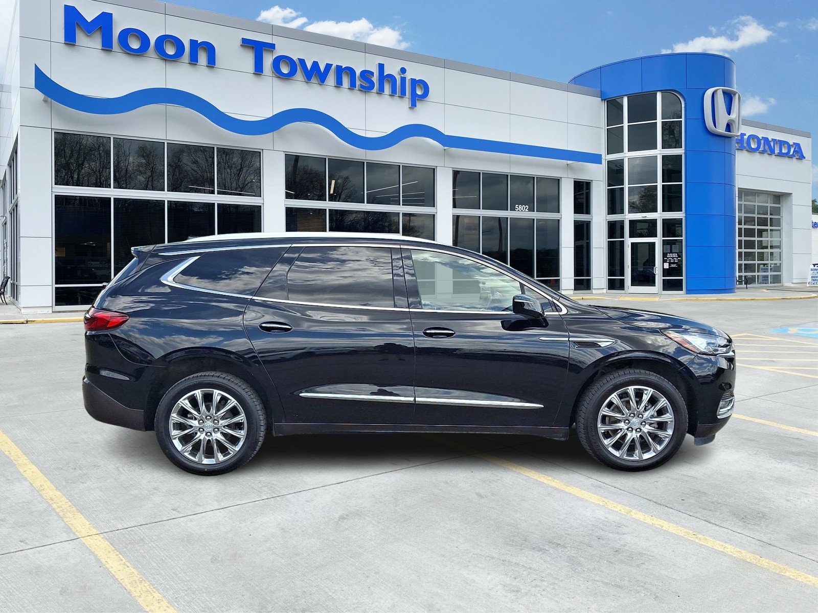 Used 2021 Buick Enclave Essence w/ Sound and Sites Package image 7