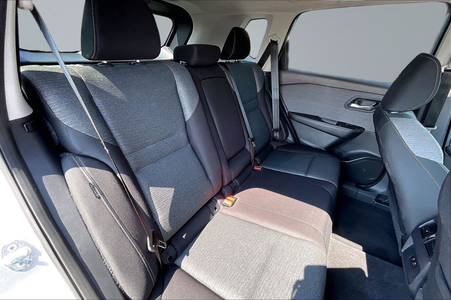 Certified 2023 Nissan Rogue SV FWD image 27