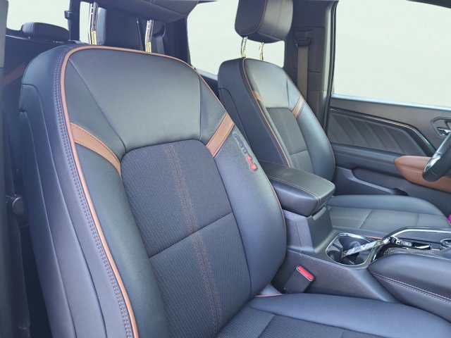 Used 2024 GMC Canyon AT4 w/ Technology Package AWD/4WD image 18