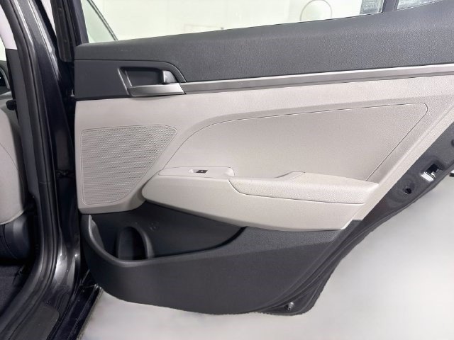 Used 2020 Hyundai Elantra SE FWD image 26