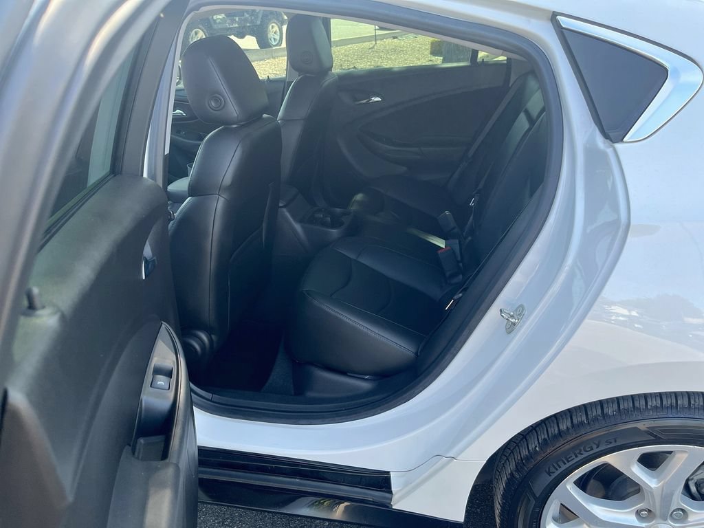 Used 2018 Chevrolet Volt Premier w/ Driver Confidence Package FWD image 25