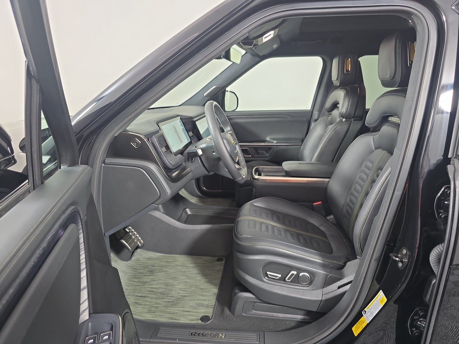 Used 2024 Rivian R1T Adventure Dual AWD/4WD image 20