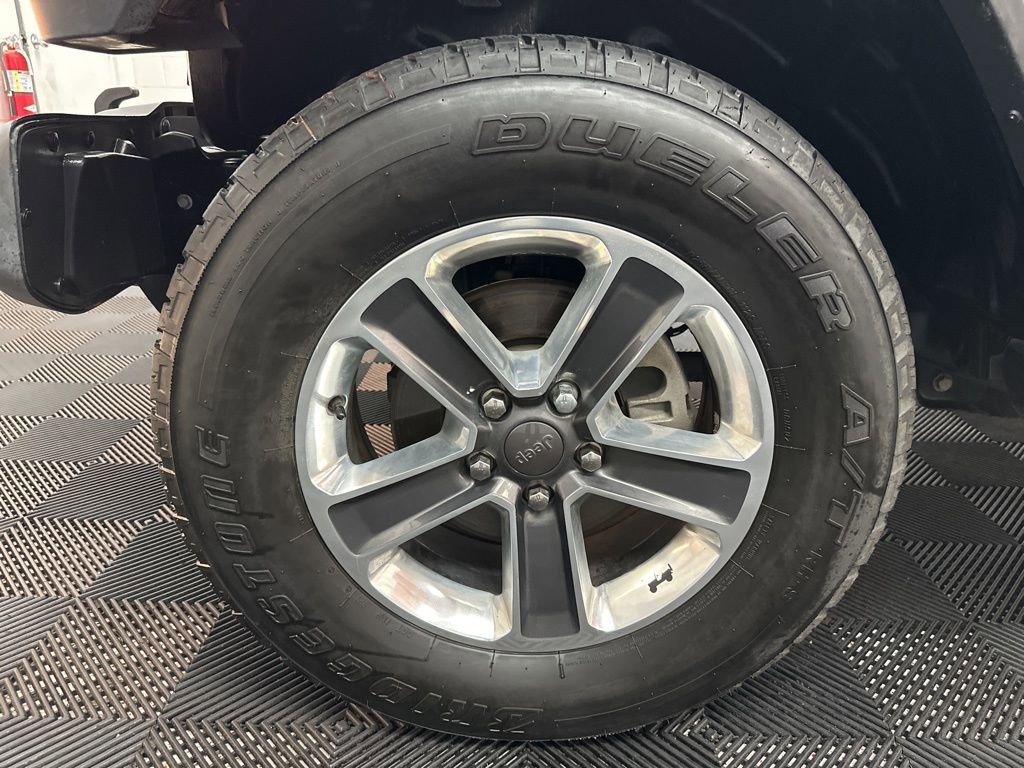 Used 2018 Jeep Wrangler Unlimited Sahara image 36