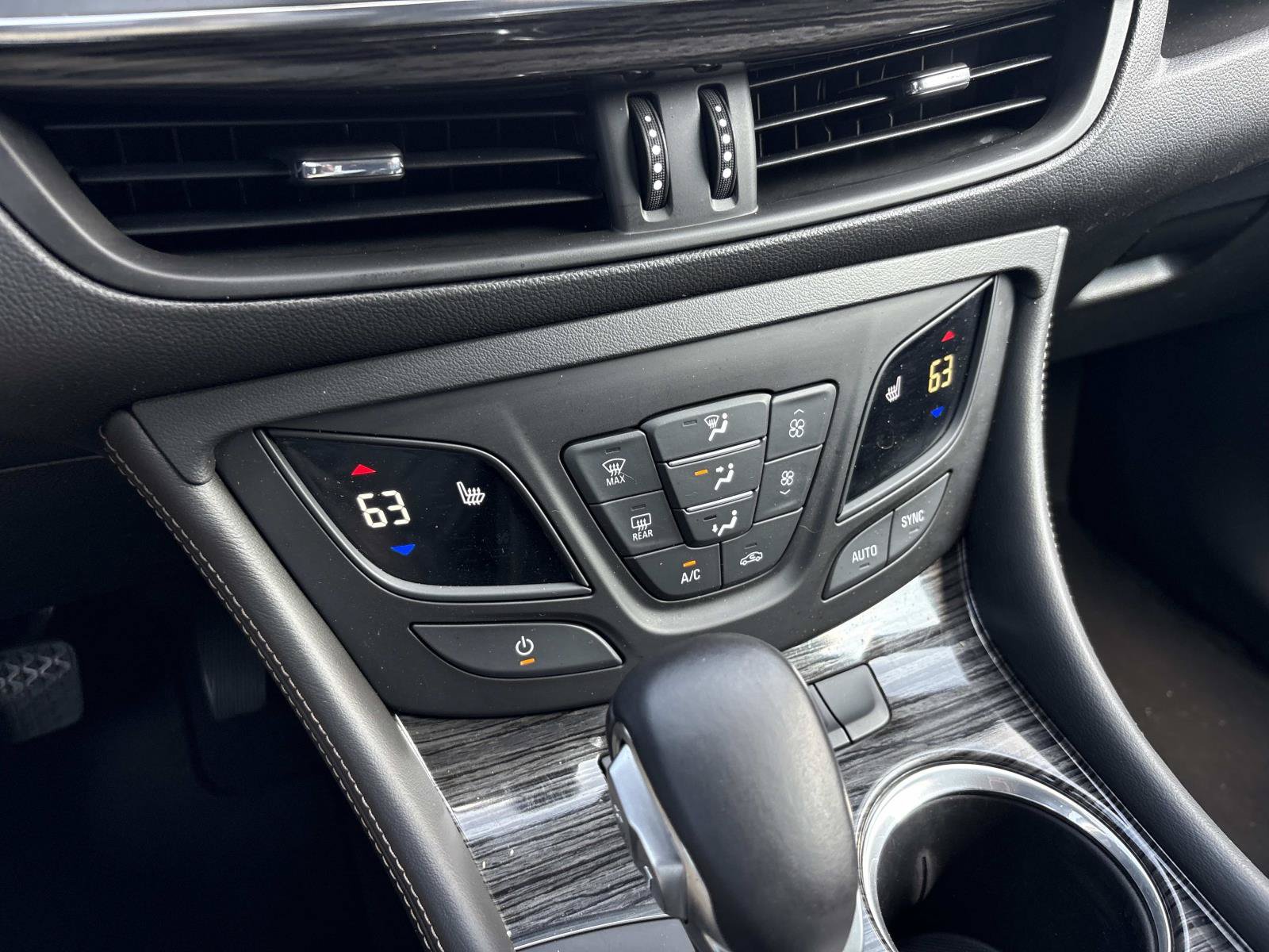 Used 2017 Buick Envision Essence FWD image 27