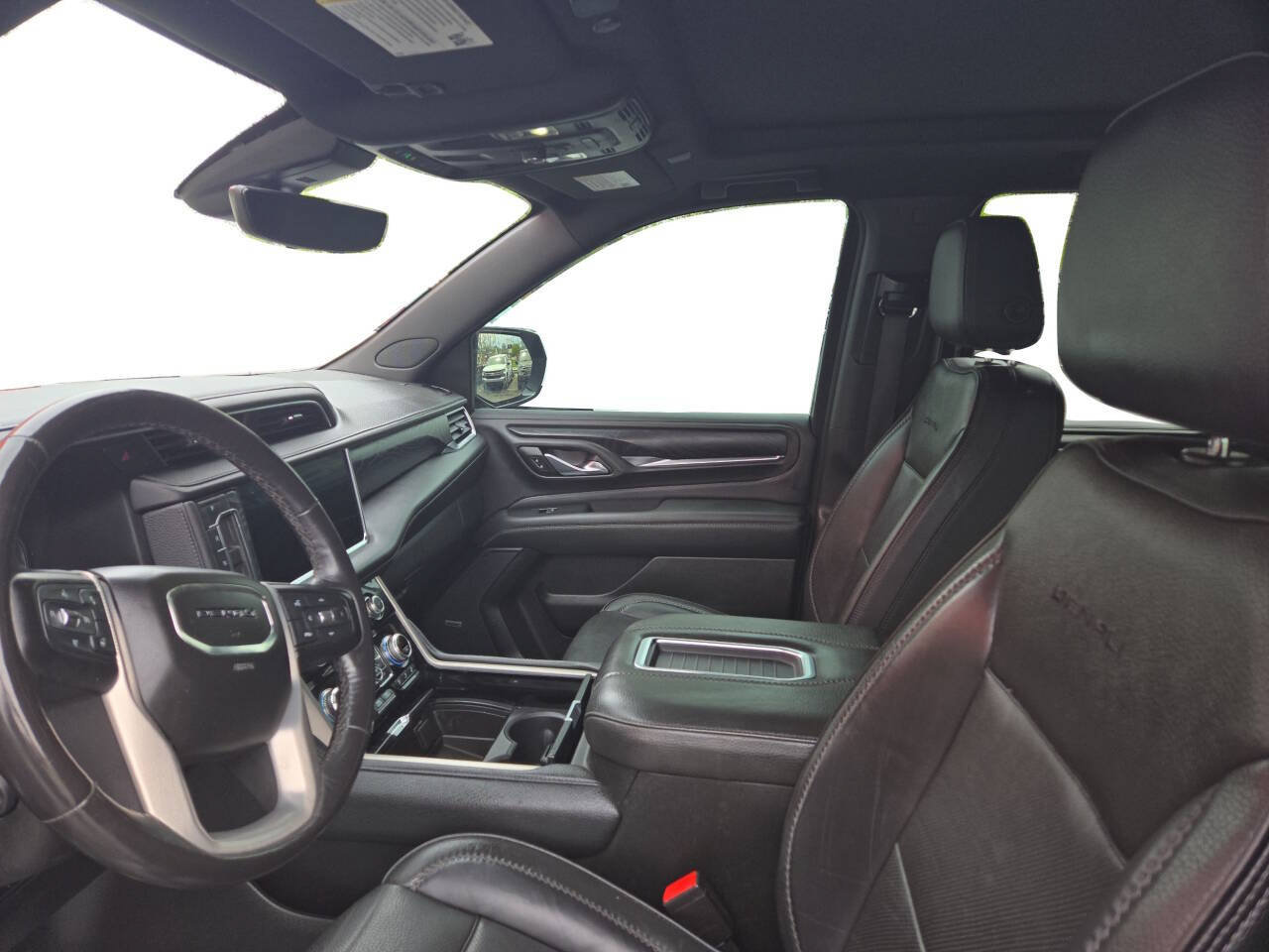 Used 2021 GMC Yukon Denali w/ Advanced Technology Package AWD/4WD image 9