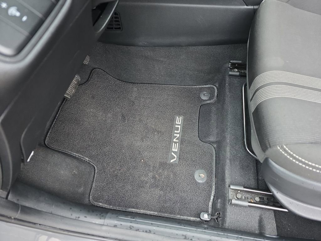 Used 2023 Hyundai Venue SEL w/ Cargo Package FWD image 17