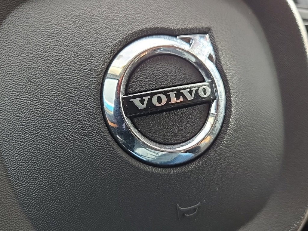 Used 2021 Volvo XC90 T6 Momentum w/ Climate Package image 24