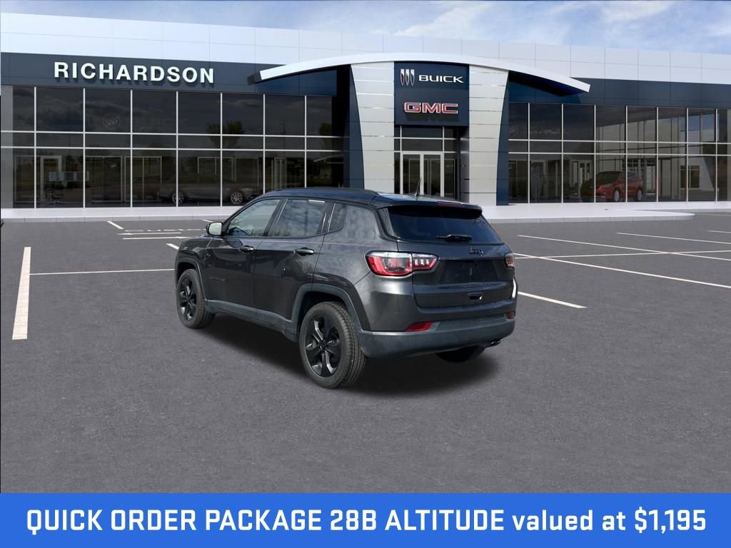 Used 2018 Jeep Compass Latitude w/ Popular Equipment Group FWD image 3