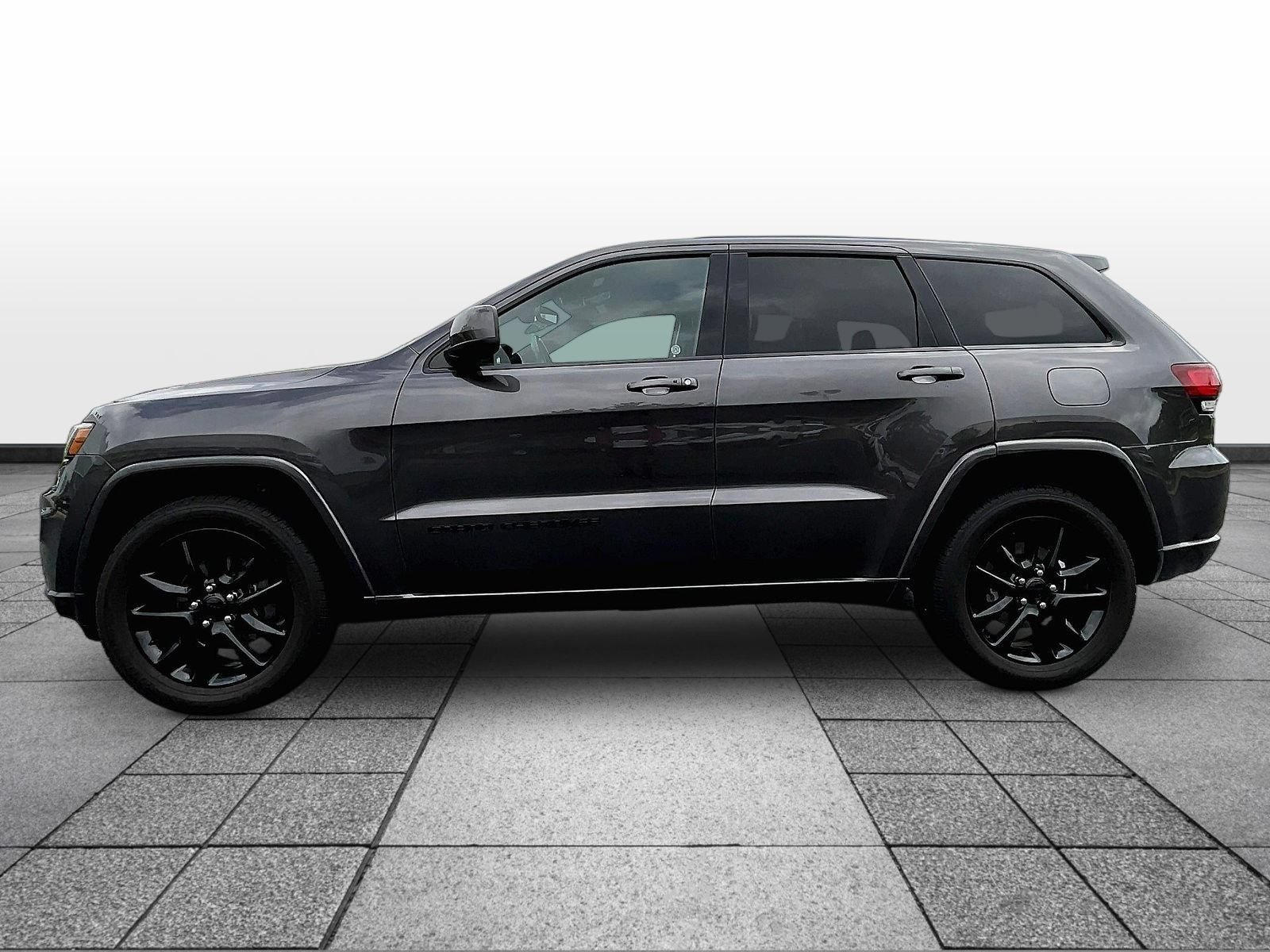 Used 2020 Jeep Grand Cherokee Altitude AWD/4WD image 8