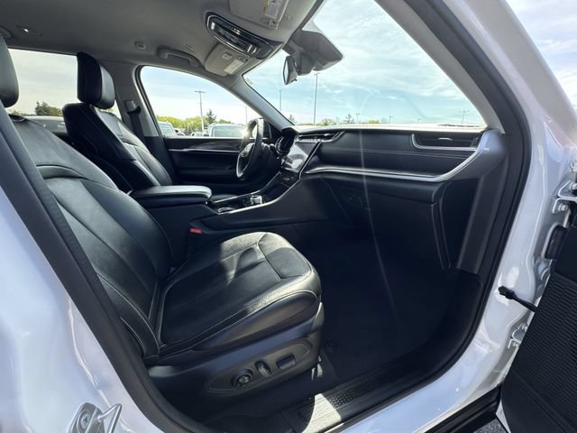 Used 2023 Jeep Grand Cherokee Limited AWD/4WD image 29