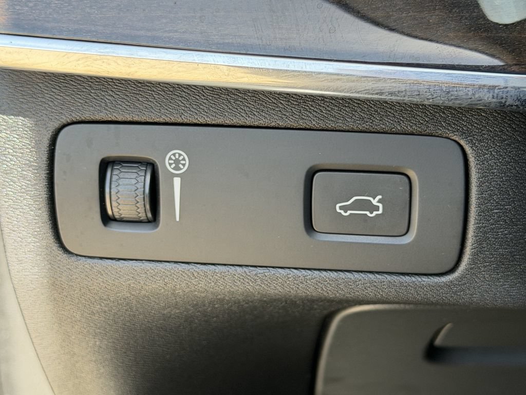 Used 2018 Volvo XC90 T6 Momentum w/ Convenience Package AWD/4WD image 21