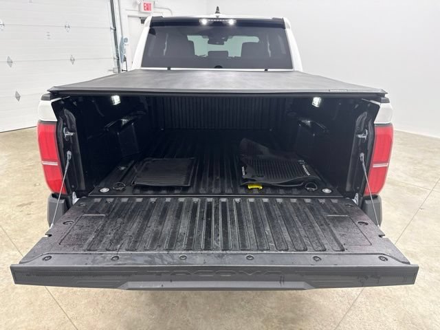 Used 2025 Toyota Tacoma SR AWD/4WD image 24