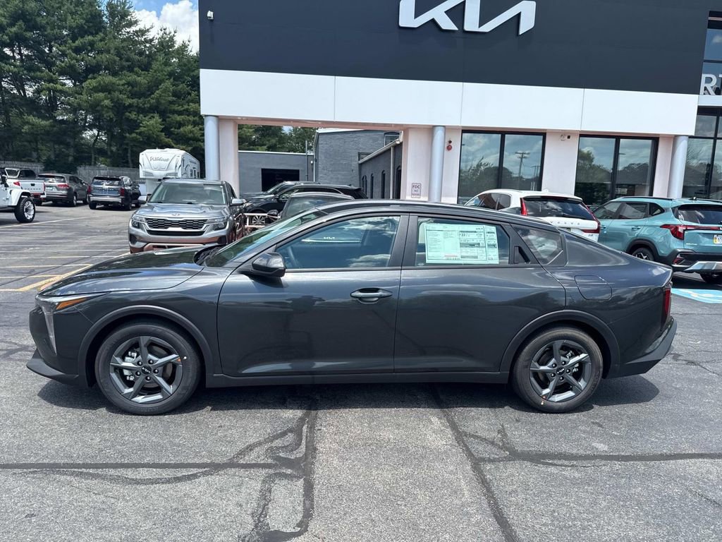 New 2025 Kia K4 LXS image 2
