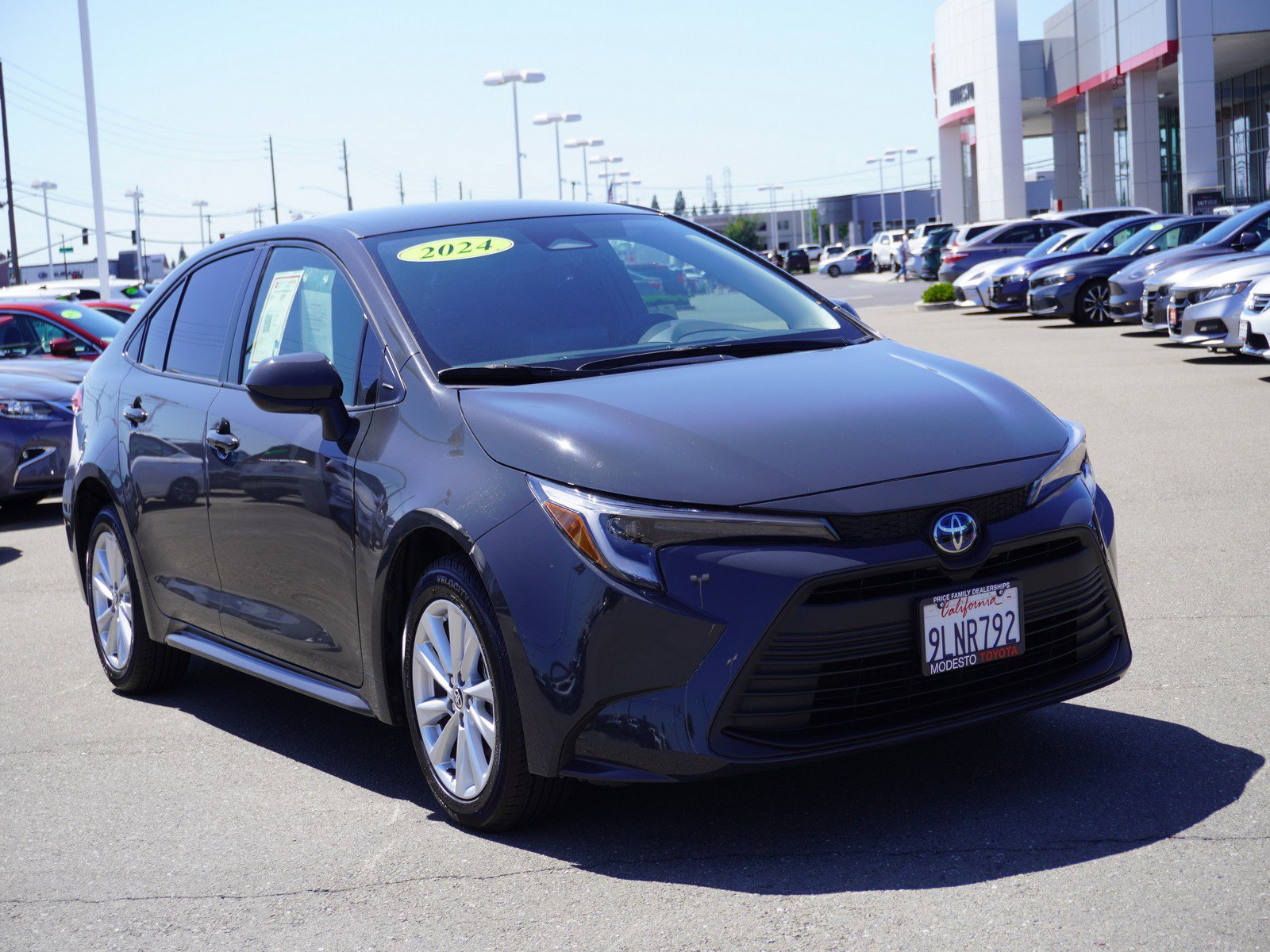 Used 2024 Toyota Corolla LE w/ LE Convenience Package FWD image 1