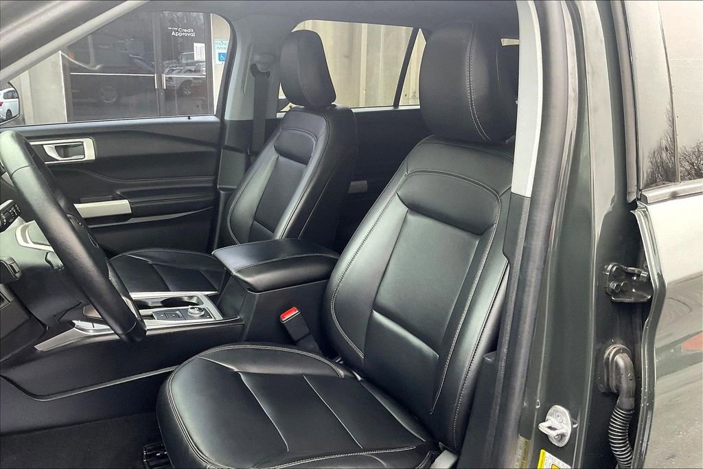 Used 2022 Ford Explorer XLT w/ Equipment Group 202A image 24