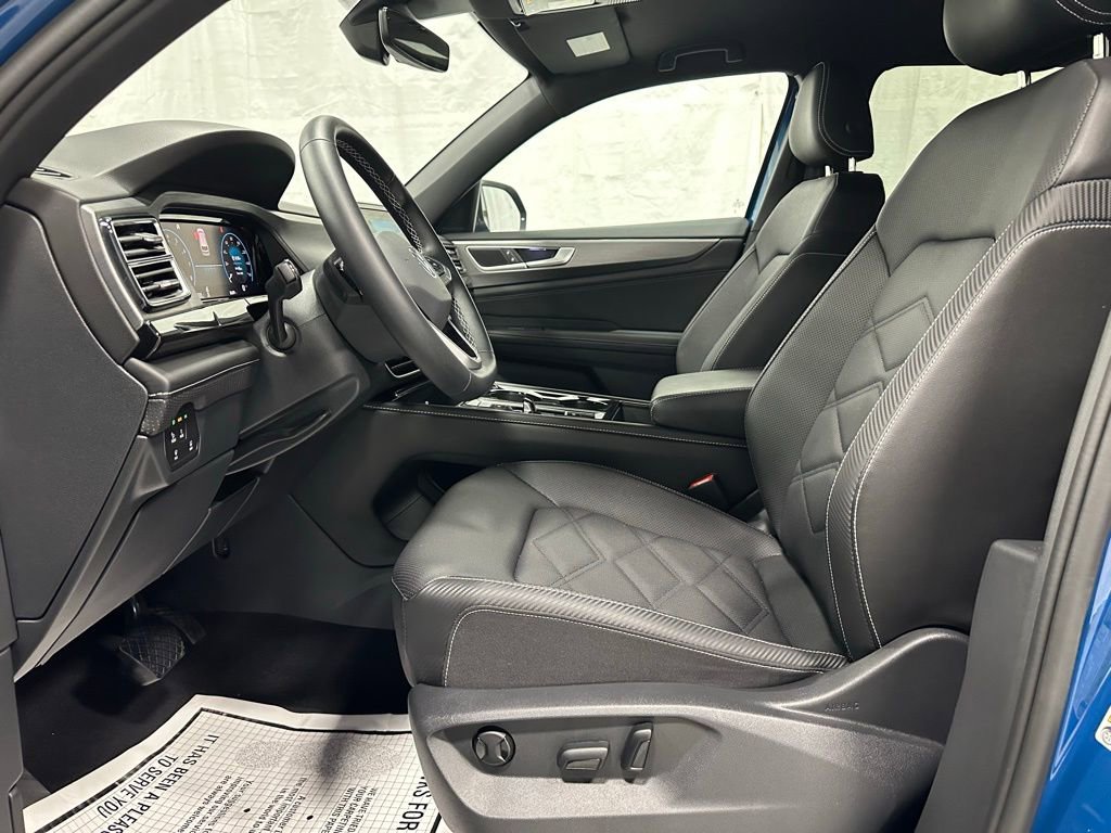 Used 2025 Volkswagen Atlas Cross Sport SE image 14