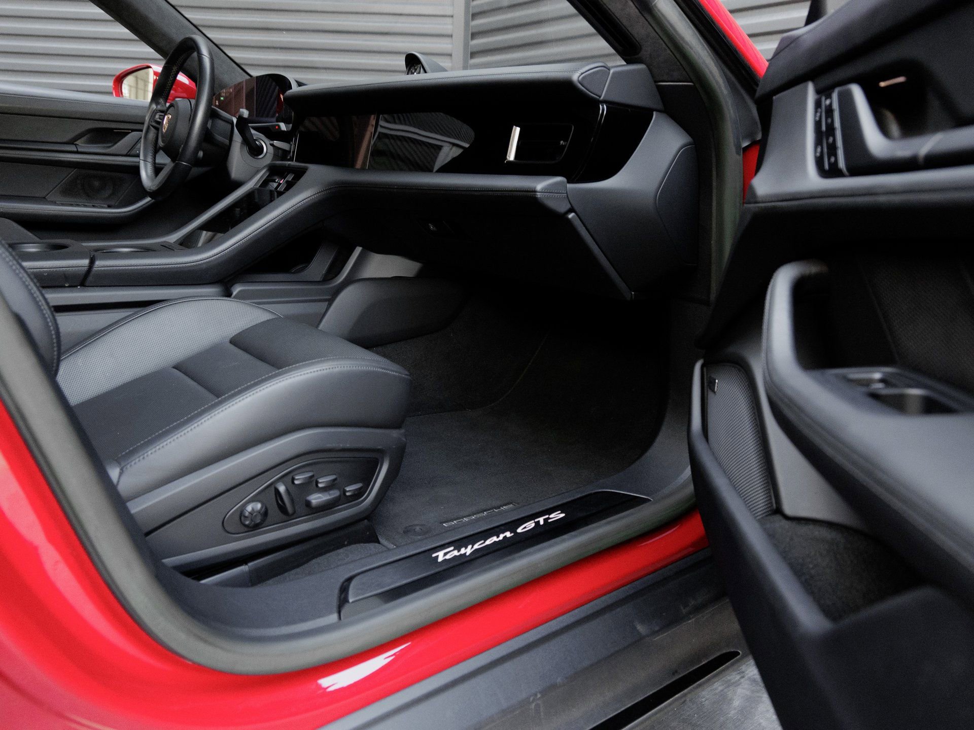 Certified 2022 Porsche Taycan GTS image 30