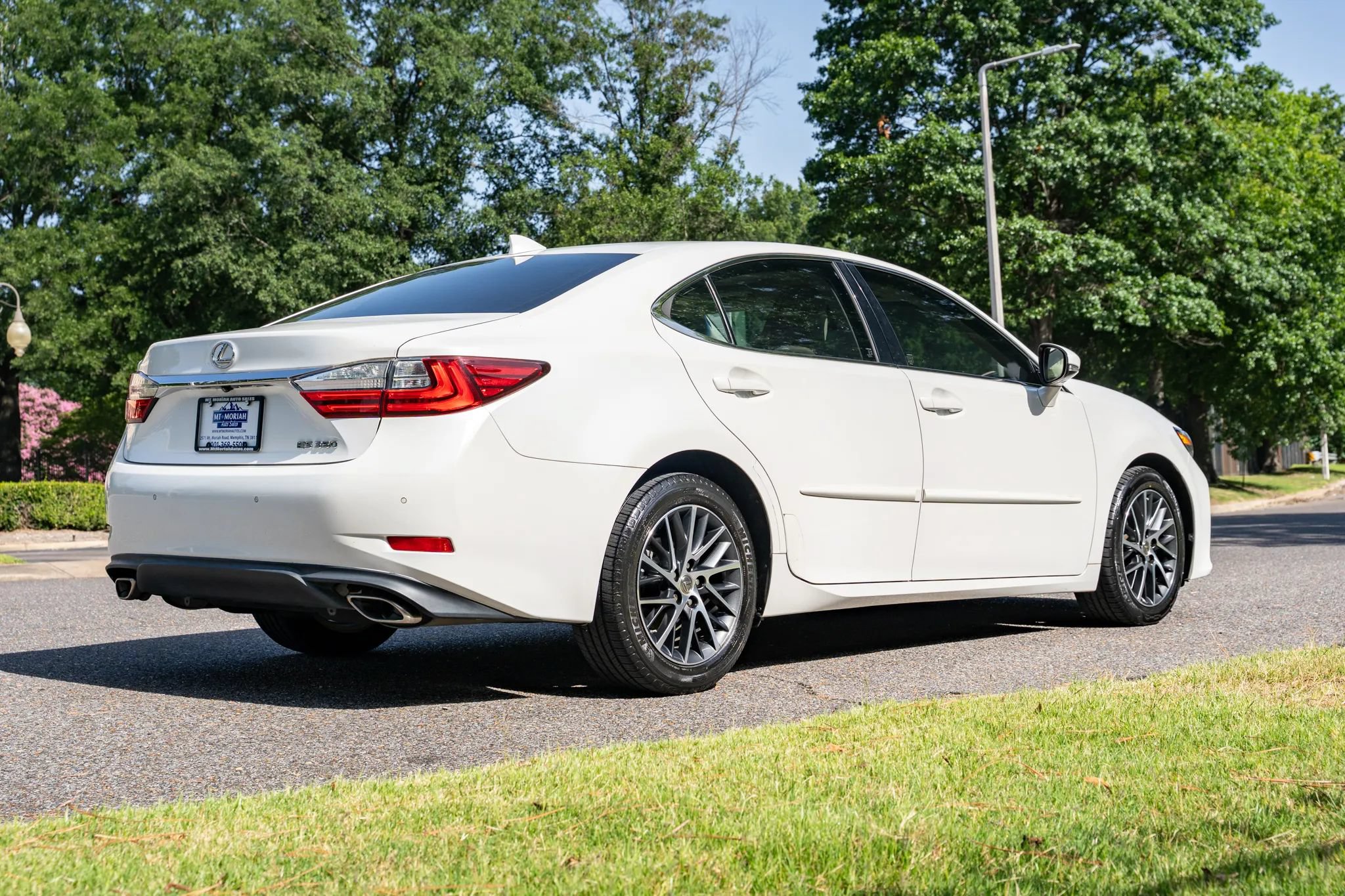 Used 2017 Lexus ES 350 w/ Luxury Package FWD image 5