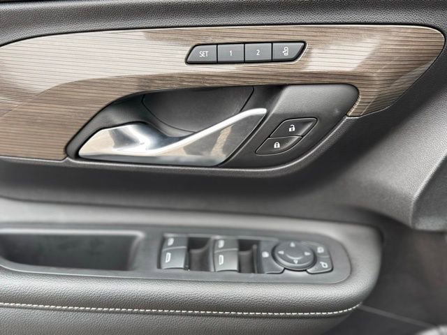 Used 2024 GMC Terrain Denali w/ Denali Premium Package image 9