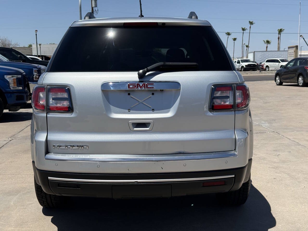 Used 2015 GMC Acadia SLE FWD image 16