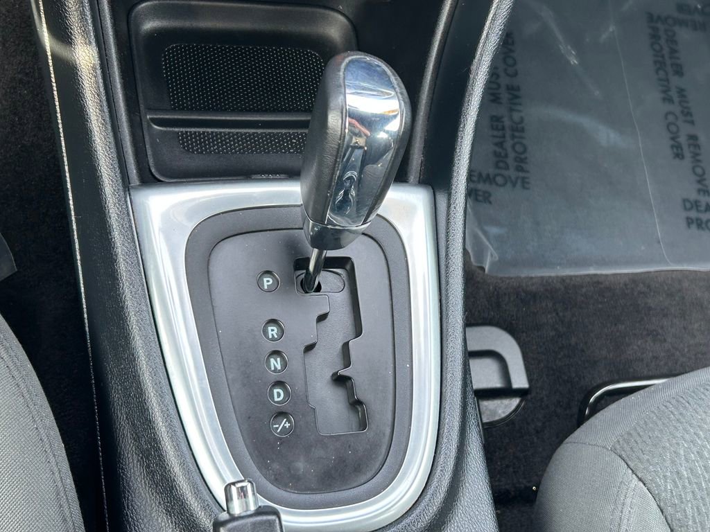 Used 2011 Chrysler 200 Touring FWD image 22