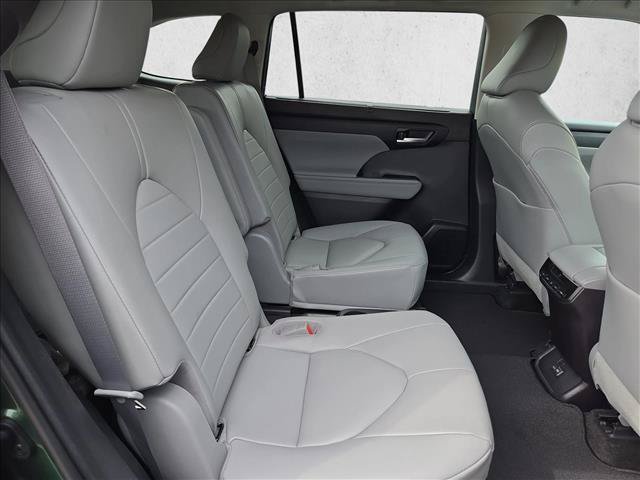Used 2023 Toyota Highlander XLE FWD image 17