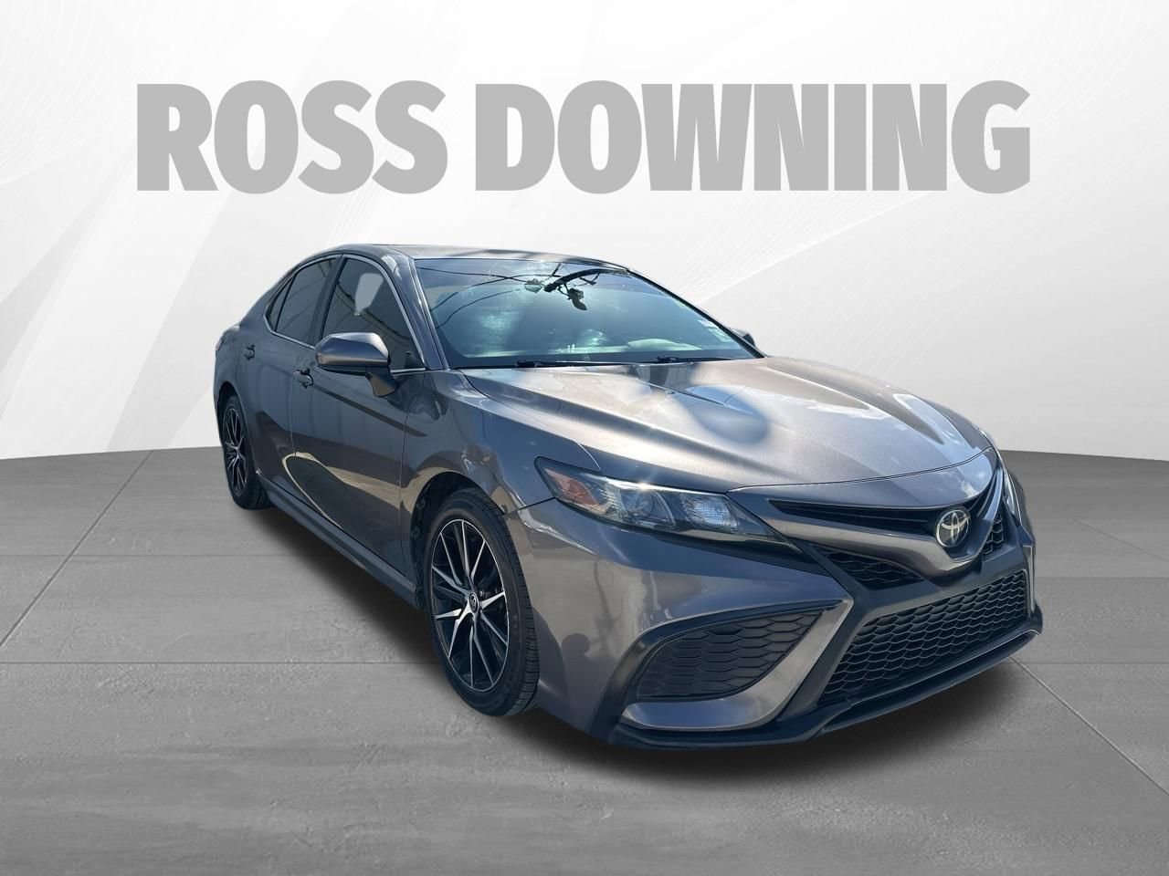 Used 2021 Toyota Camry SE image 3