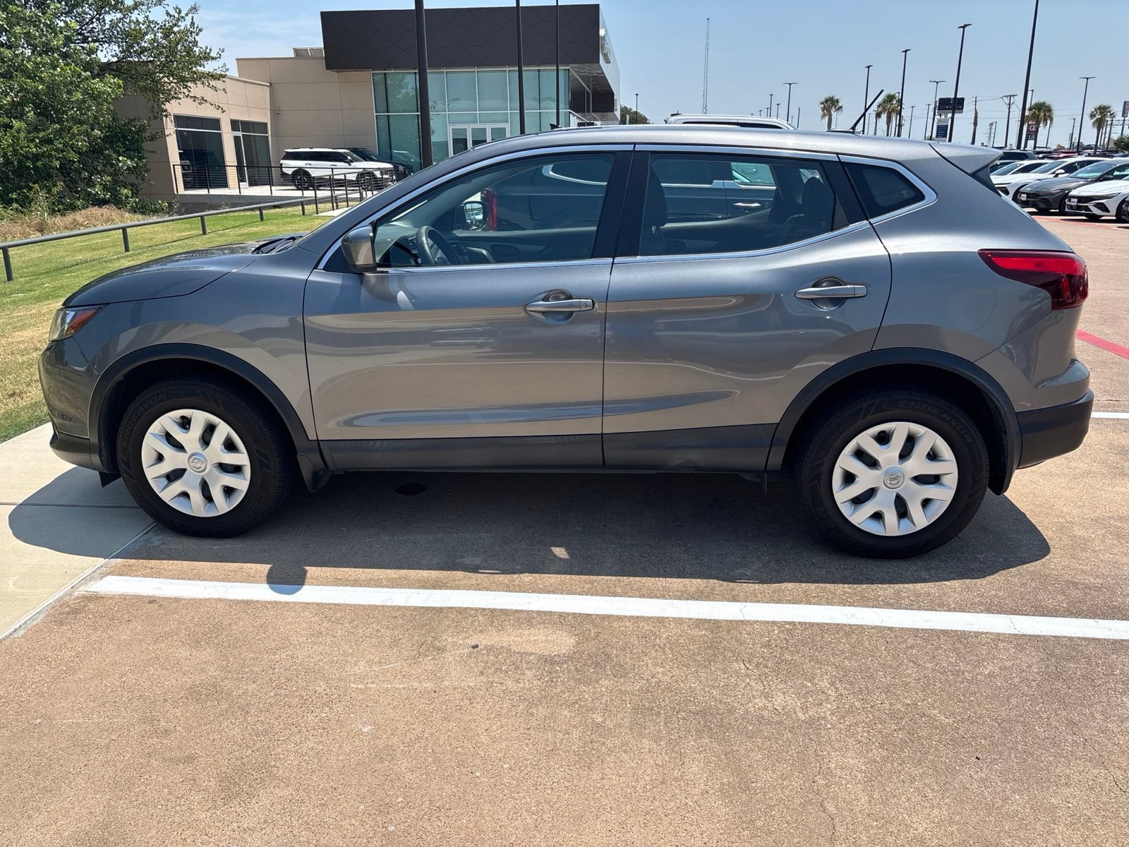 Used 2019 Nissan Rogue Sport S FWD image 6