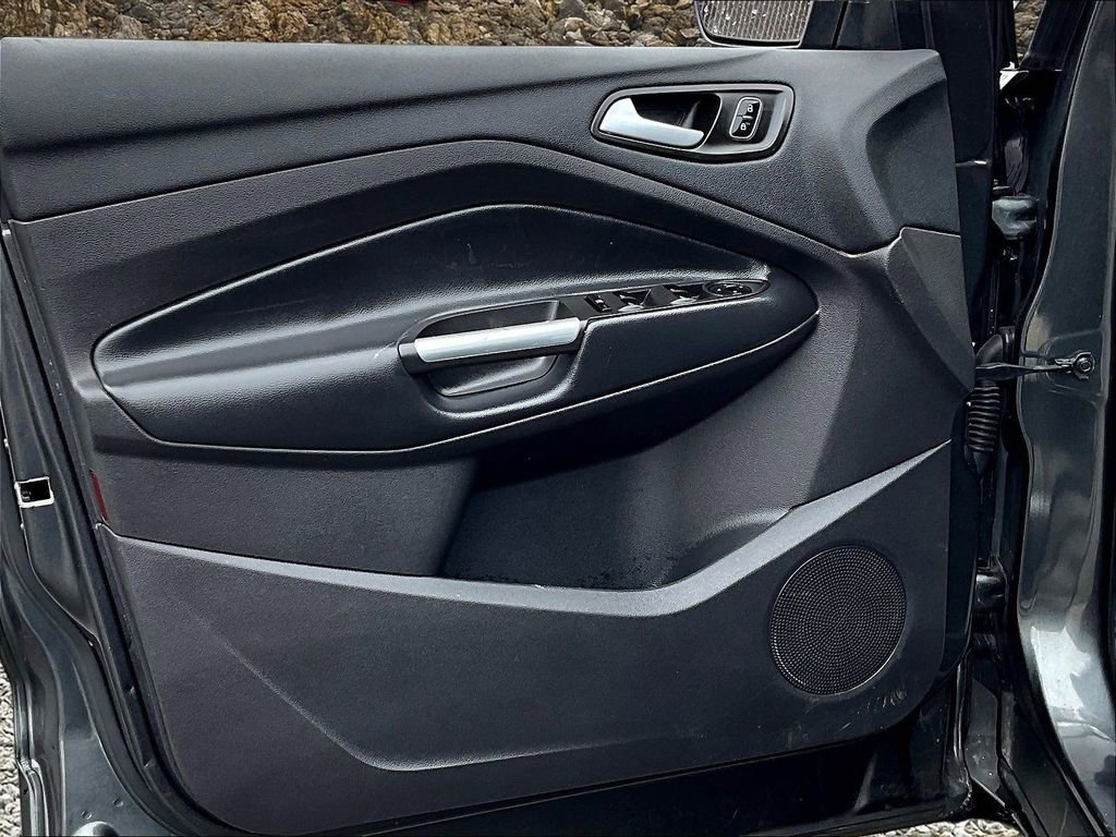 Used 2018 Ford Escape SE w/ SE Sport Appearance Package image 21