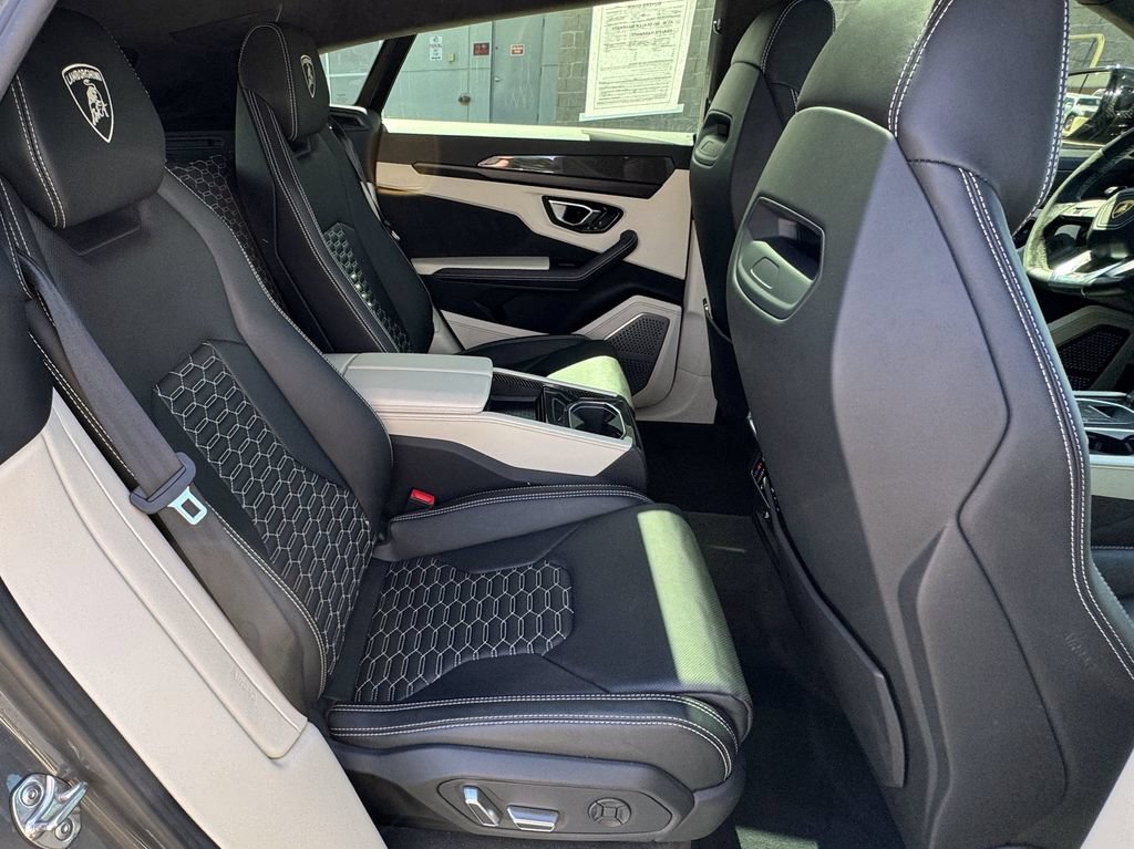 Used 2021 Lamborghini Urus AWD/4WD image 41