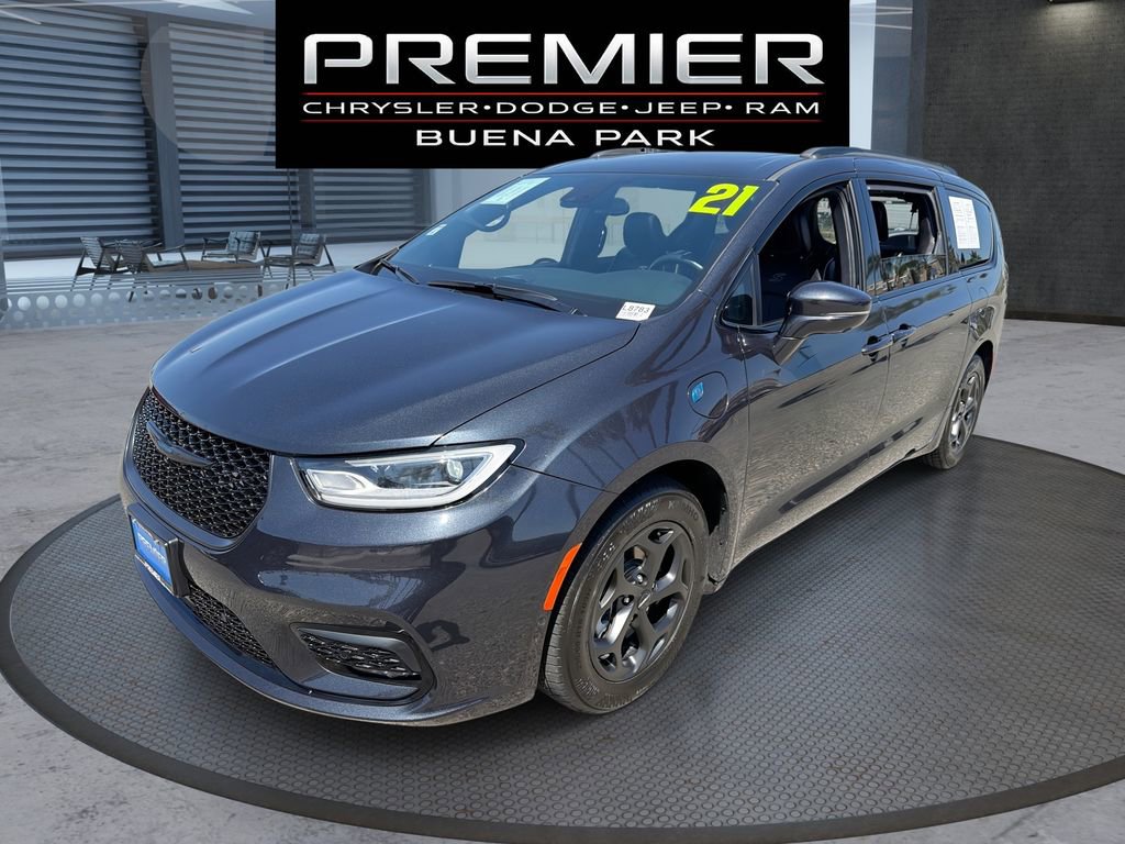Used 2021 Chrysler Pacifica Limited w/ Uconnect Theater Family Group FWD video 1