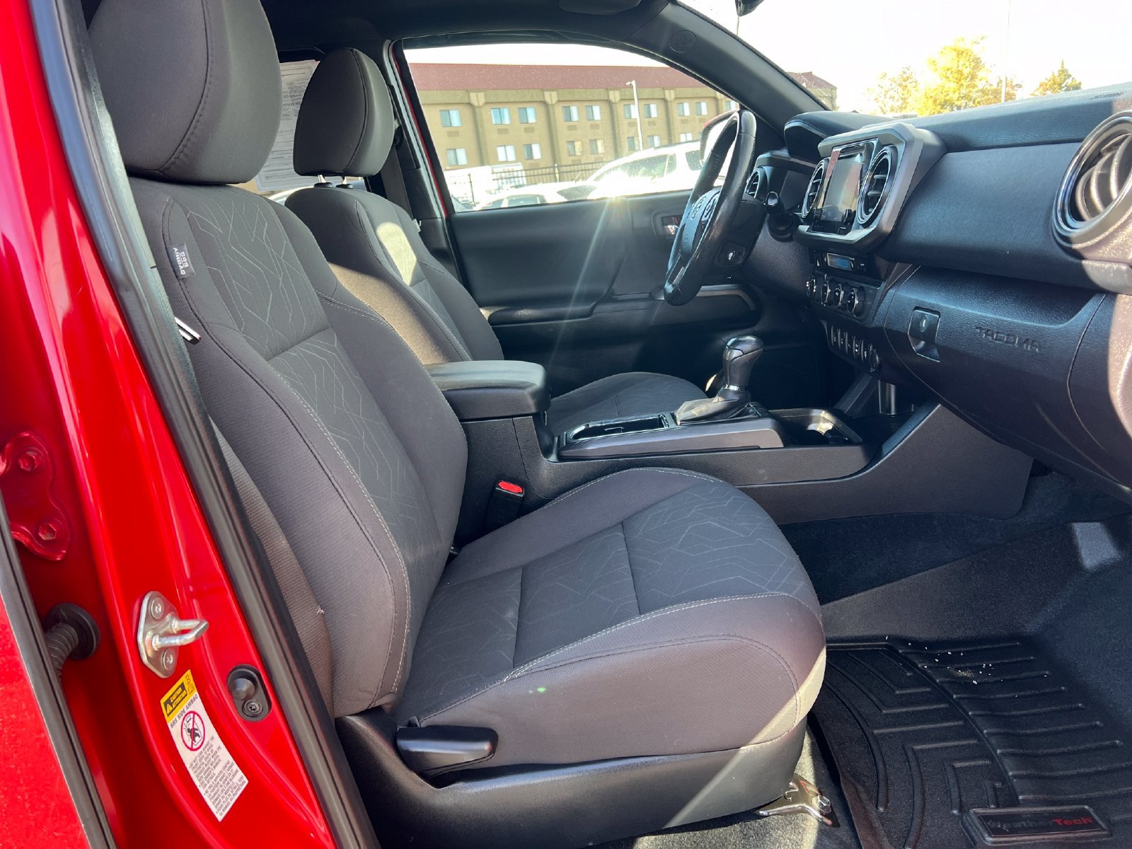 Used 2017 Toyota Tacoma TRD Sport w/ Premium & Technology Package AWD/4WD image 16
