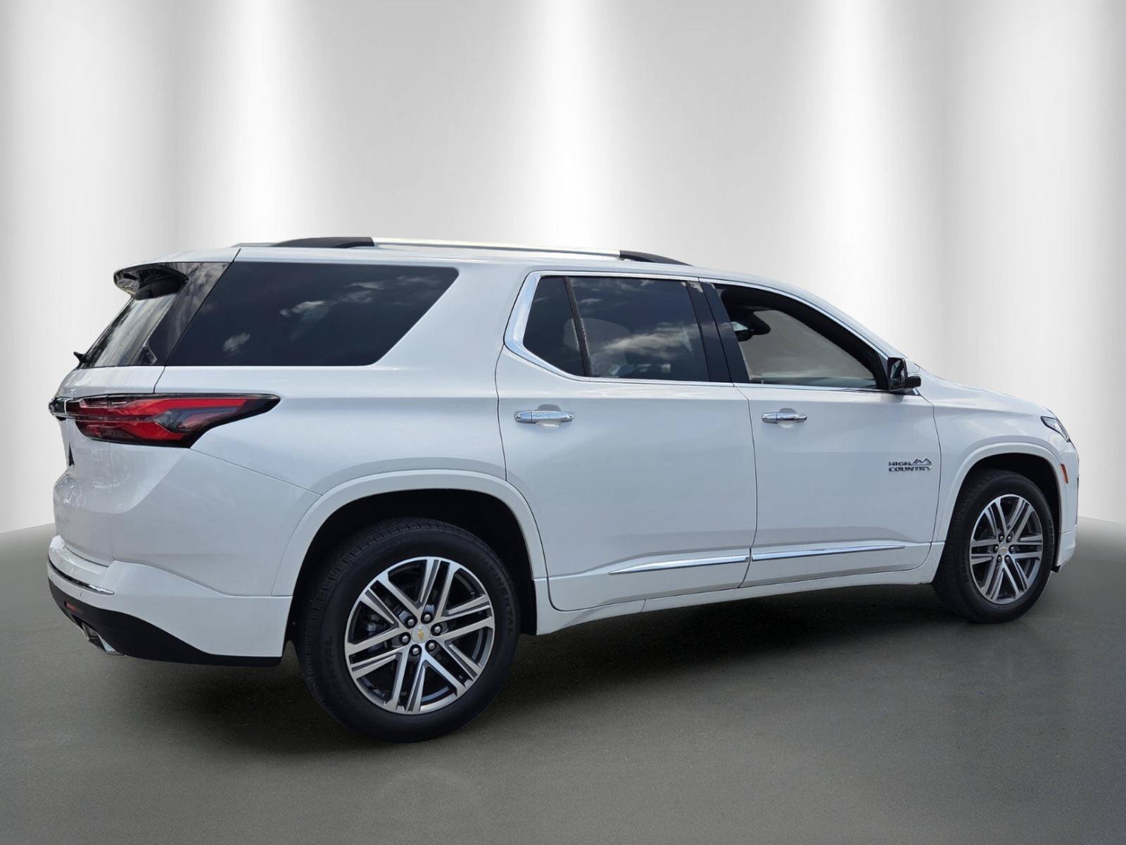 Used 2023 Chevrolet Traverse High Country w/ LPO, Floor Liner Package FWD image 7